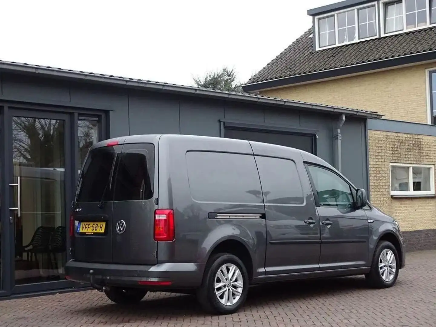 Volkswagen Caddy 2.0 TDI AUT MAXI LMV CARPLAY TR.HAAK Gris - 2