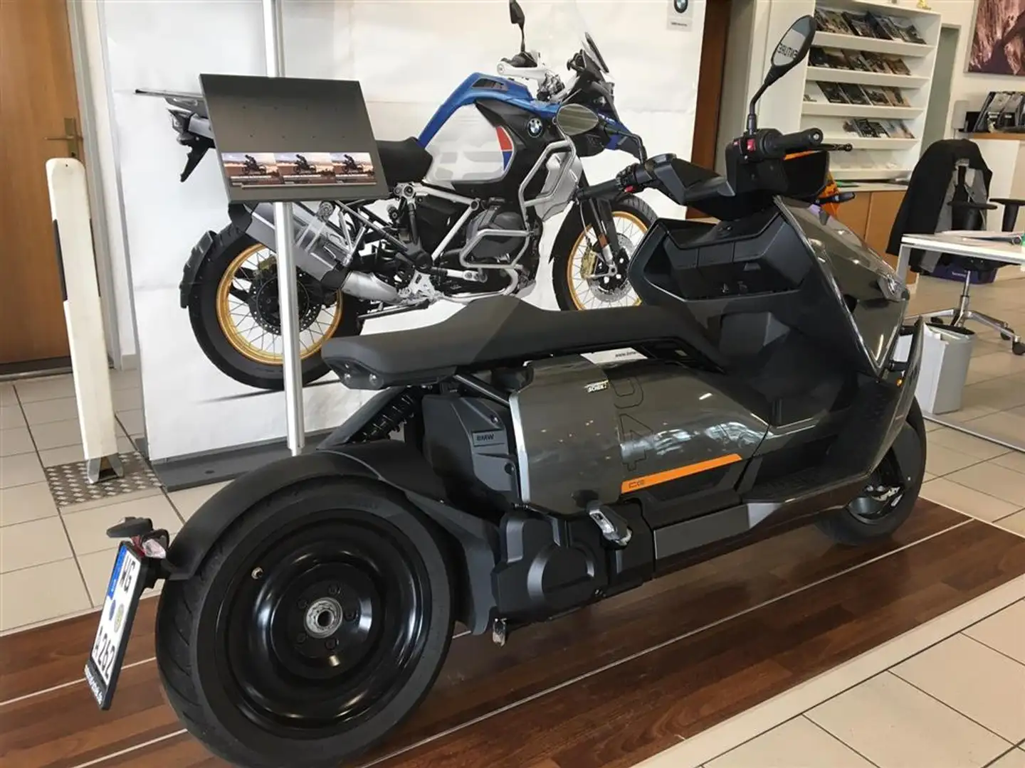 BMW CE 04 Style Avantgarde / Dynamik-Paket Gris - 2