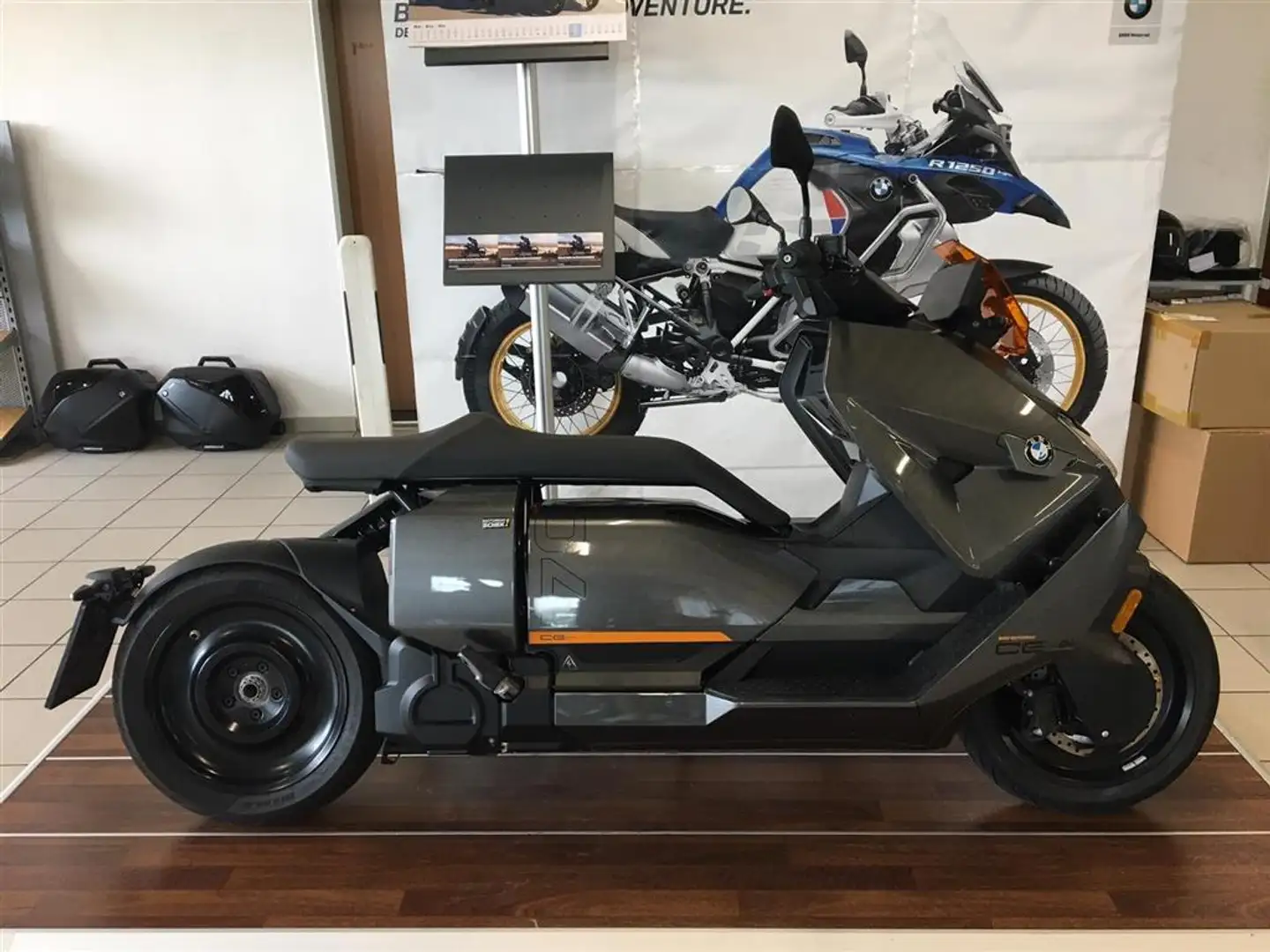 BMW CE 04 Style Avantgarde / Dynamik-Paket Gris - 1