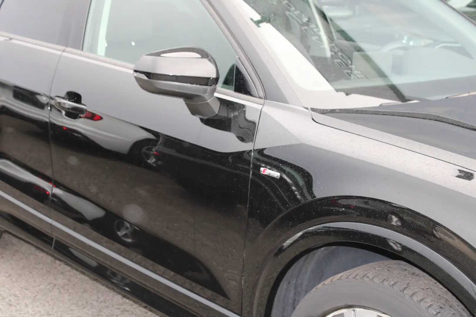 Audi Q2 1.0 30TFSI-S LINE-SPORT EDITION-AC-LEDER-6VIT-TEL Zwart - 2