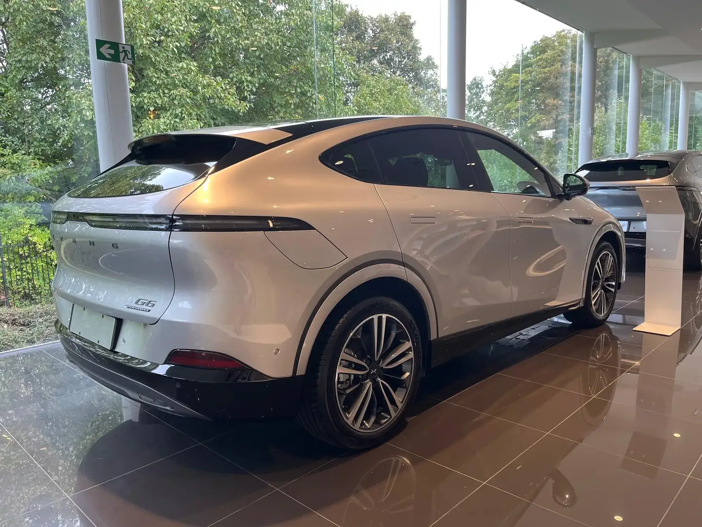 Xpeng G6 Standard Range Argent - 2