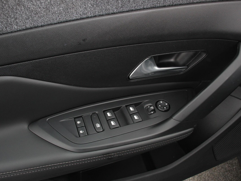 Peugeot 408 1.2 PureTech Allure Pack 130 Autmaat Comfort Pakke — photo 12