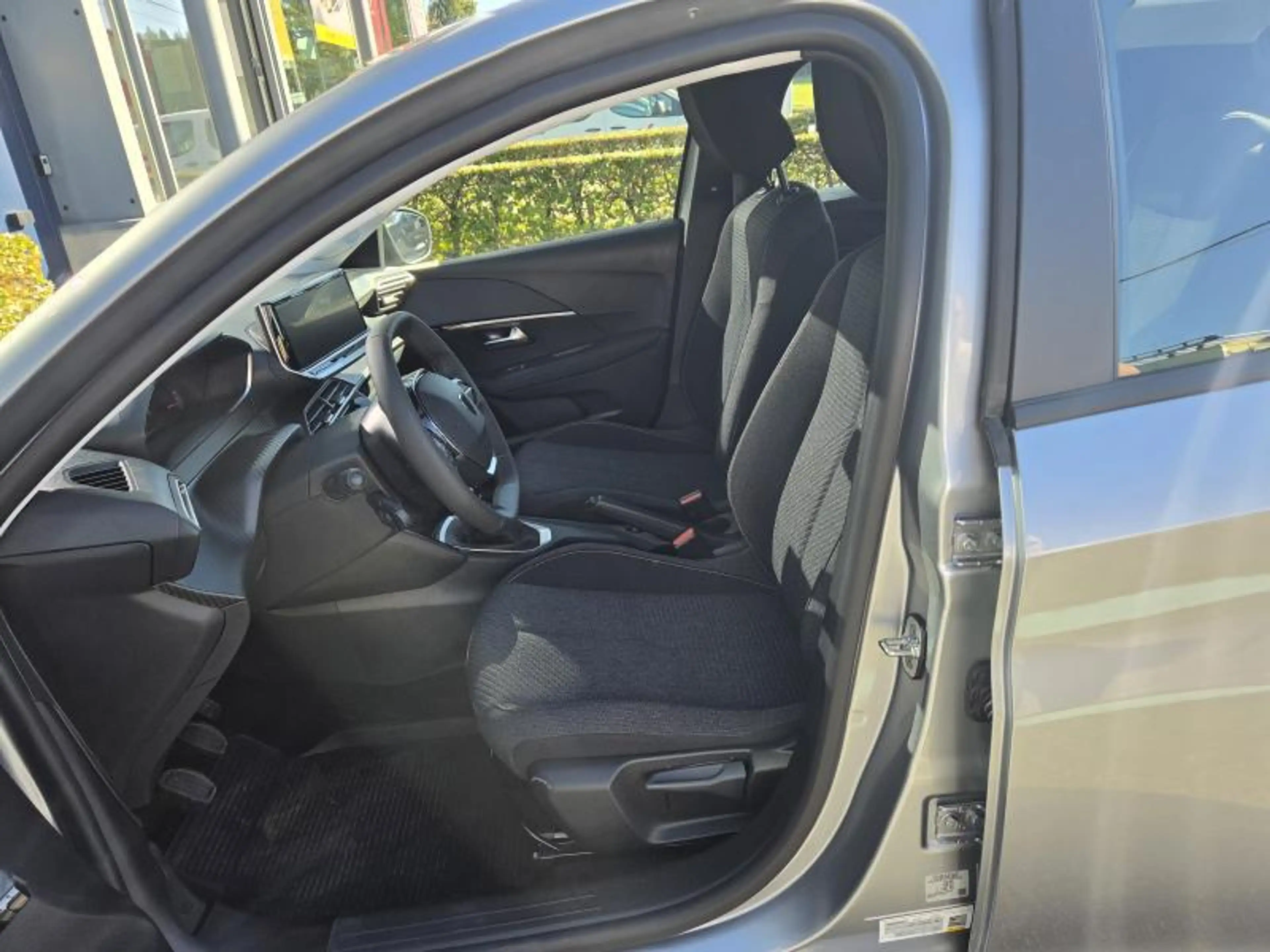 Peugeot 208 STYLE 1.2 TURBO 100 — photo 10