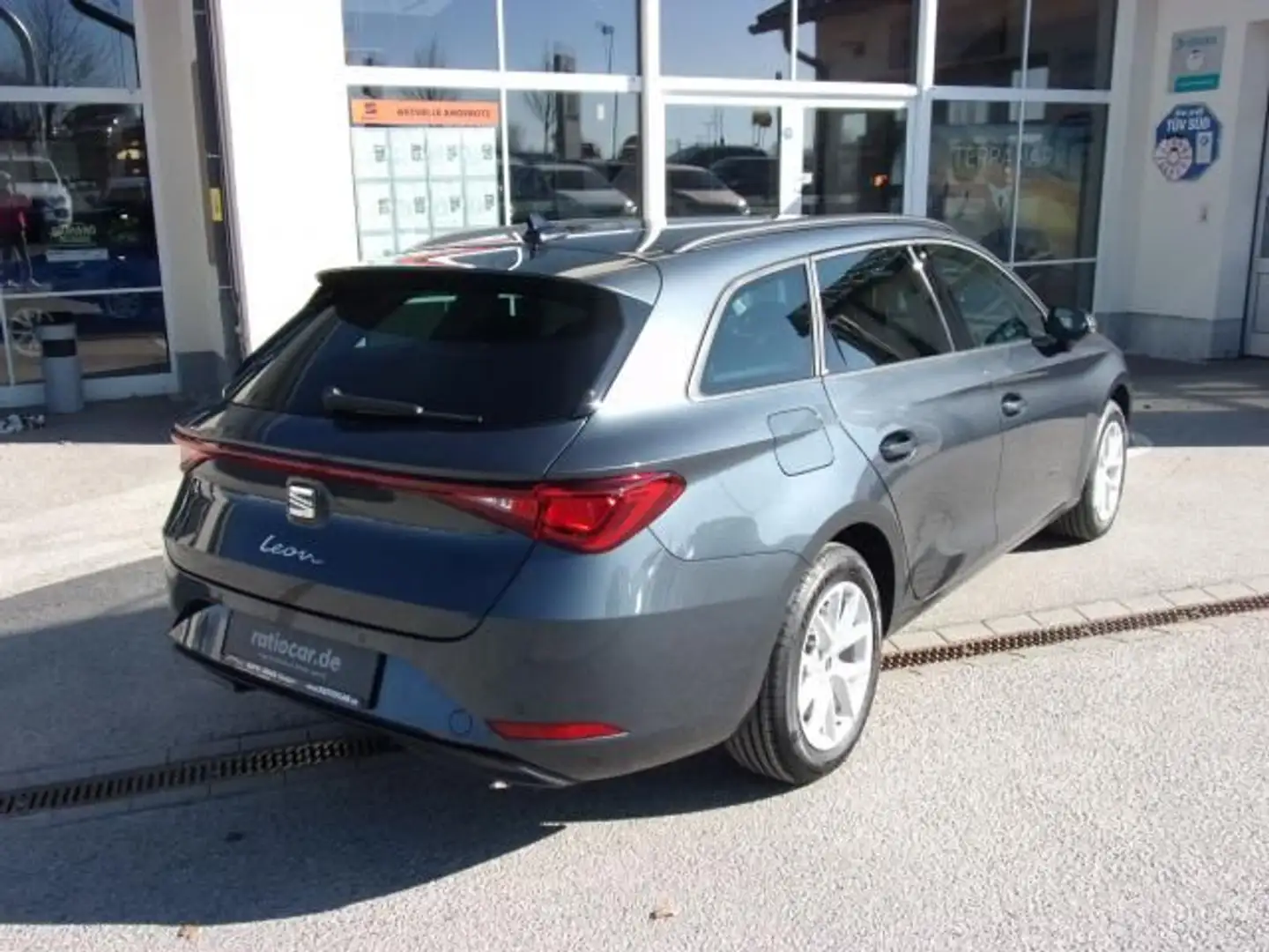SEAT Leon LEON SPORTSTOURER ROAD EDITION 1.5 TSI AHK-VORB. Grau - 2