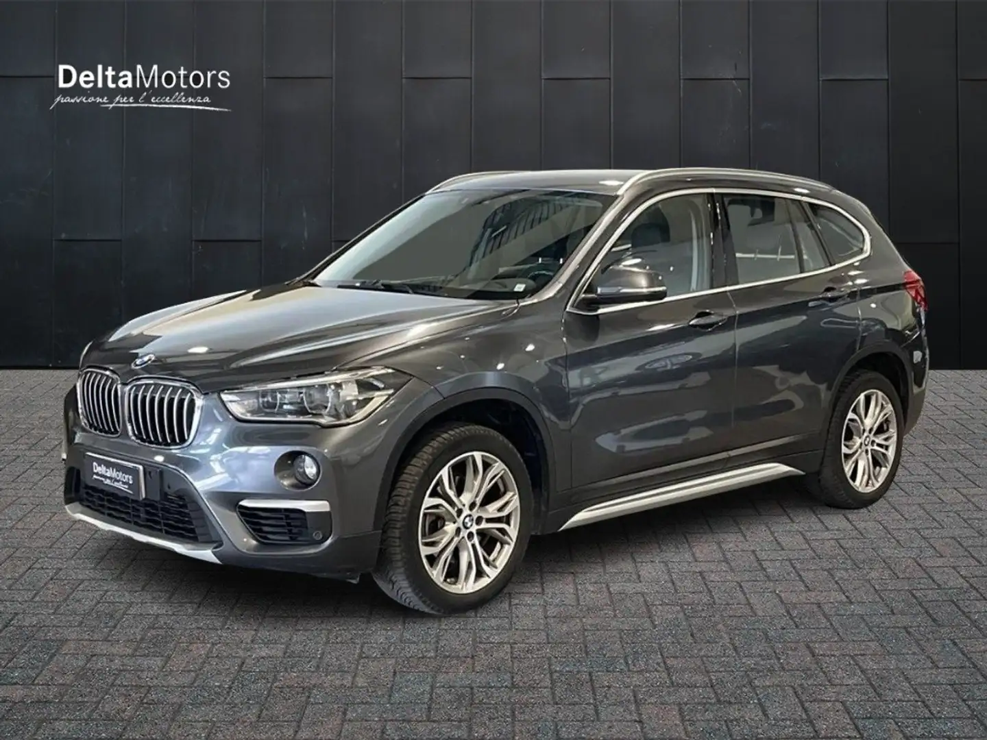 BMW X1 F48 - X1 sdrive18d xLine auto Grijs - 1