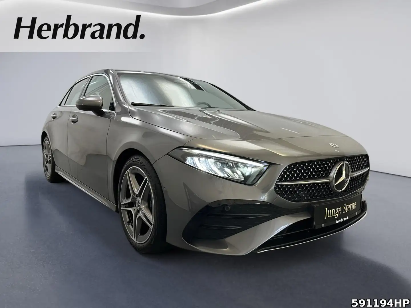 Mercedes-Benz A 200 AMG DISTRONIC Rückfahrkamera KEYLESS-GO < Grau - 2