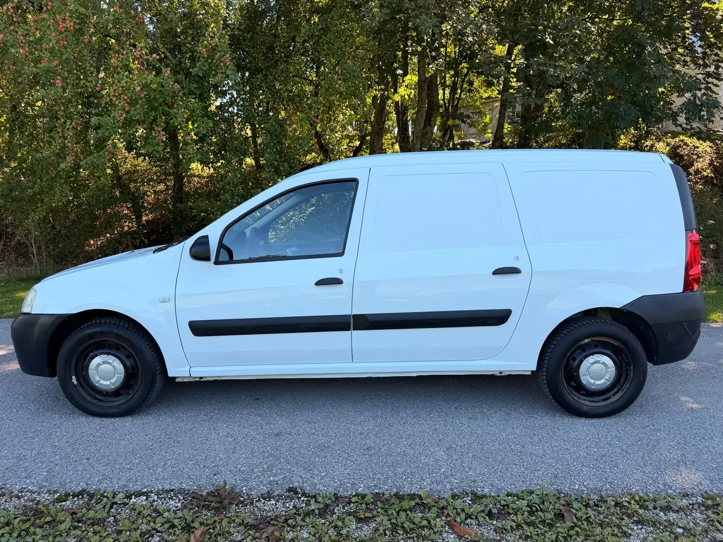 Dacia Logan Ambiance *KLIMA*AHK*PICKERL NEU* Weiß - 2