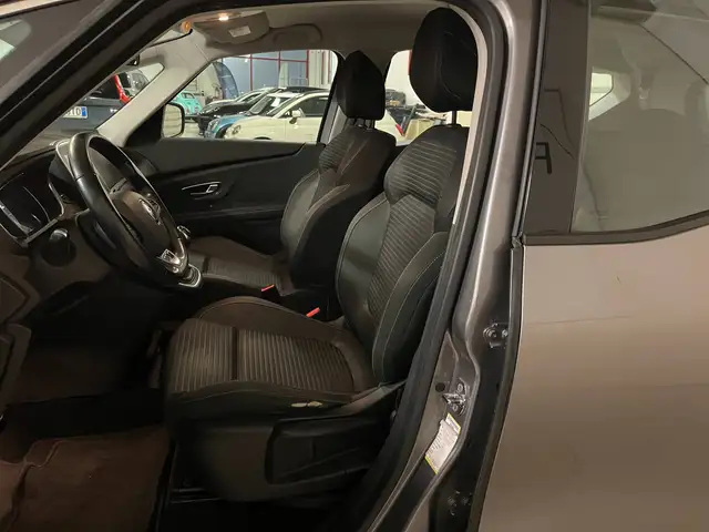 Renault Scenic view 8