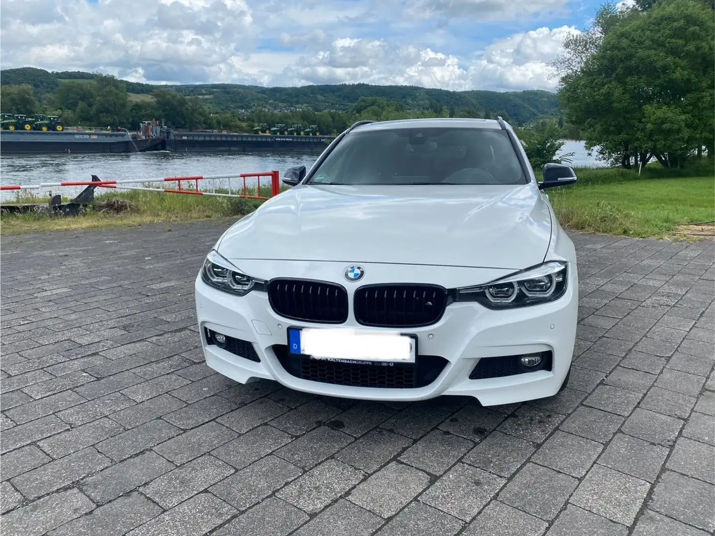 BMW 330 i Touring  MSport Pano Headup NaviProf LED Bílá - 1
