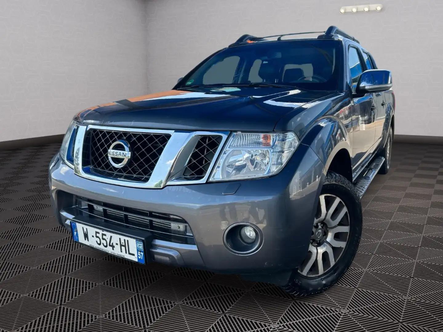 Nissan Pick Up 4x4 Double-Cab LE Gri - 1