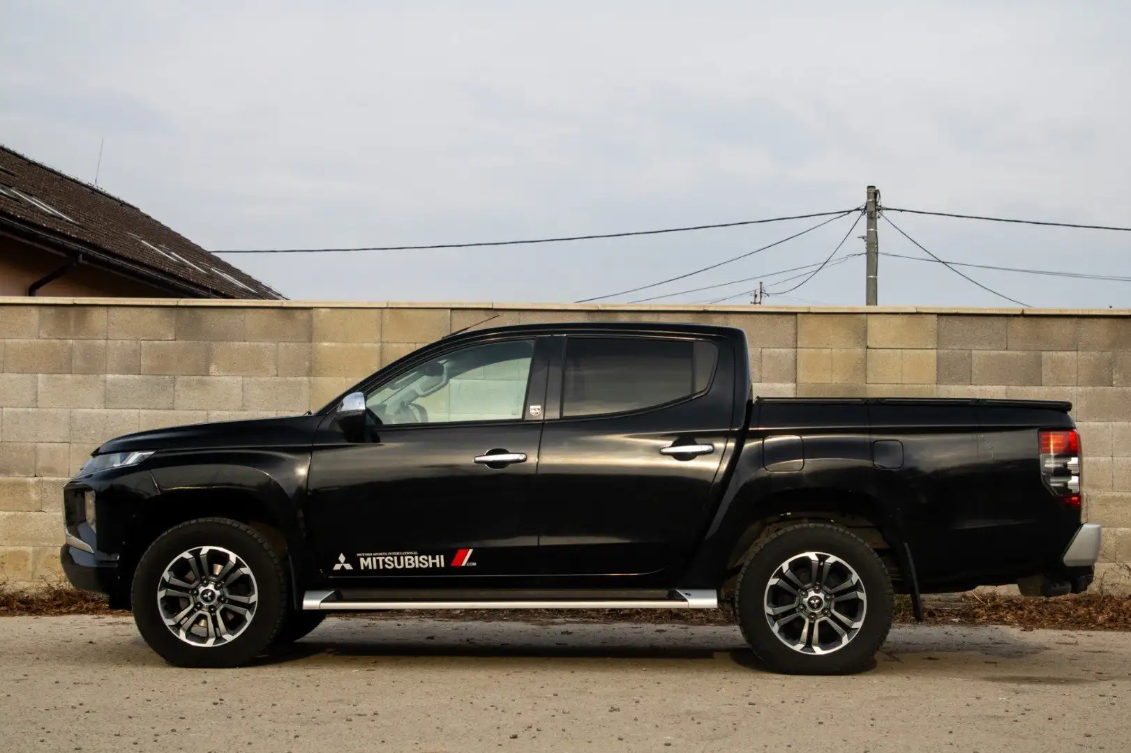 Mitsubishi L200 L200 2.3D Pick Up 4x4 S&S Autm. Double Cab Plus Schwarz - 1