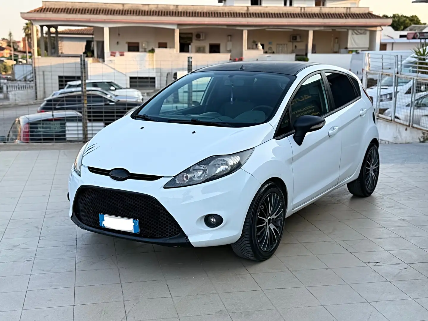 Ford Fiesta 5p 1.4 tdci Titanium Garanzia 12 Mesi - 2