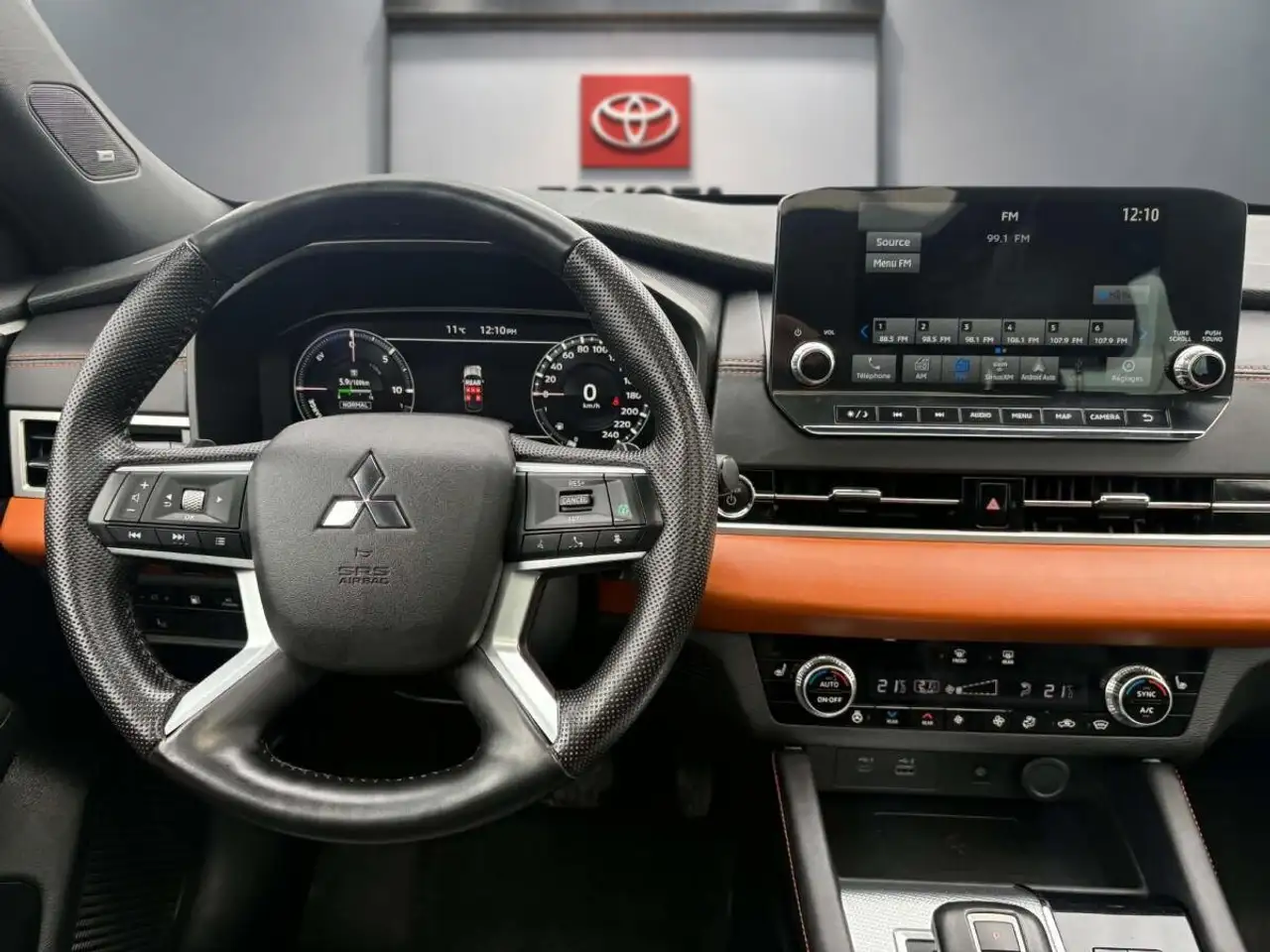 Mitsubishi Outlander снимка Mitsubishi Outlander