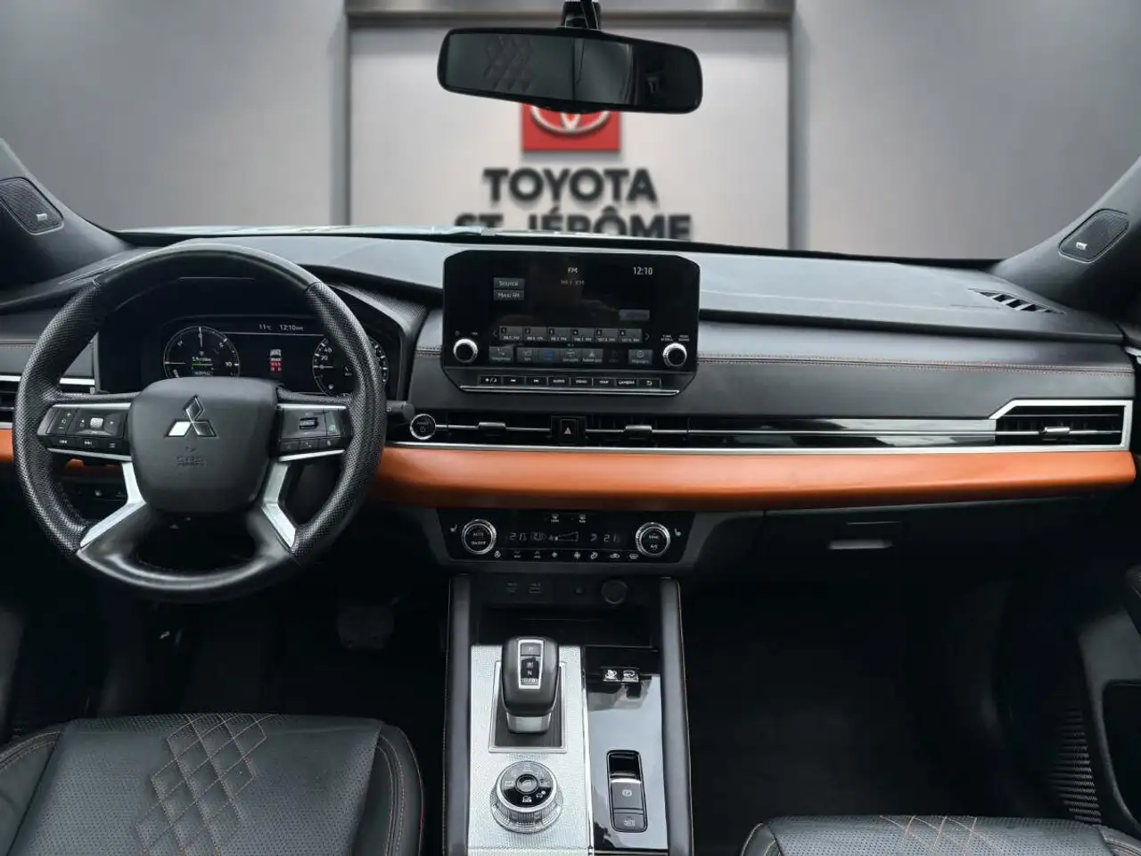 Mitsubishi Outlander снимка Mitsubishi Outlander