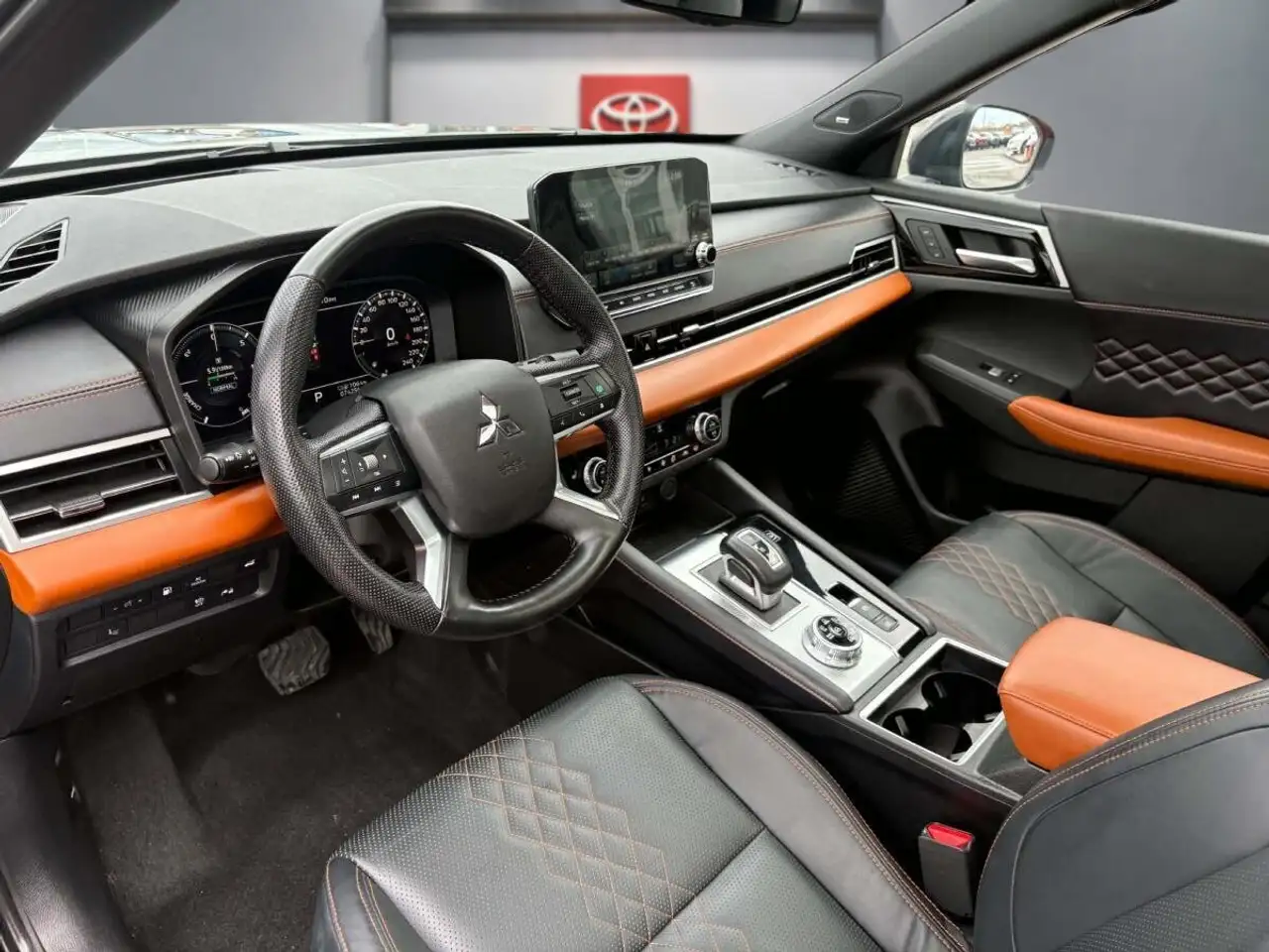 Mitsubishi Outlander снимка Mitsubishi Outlander
