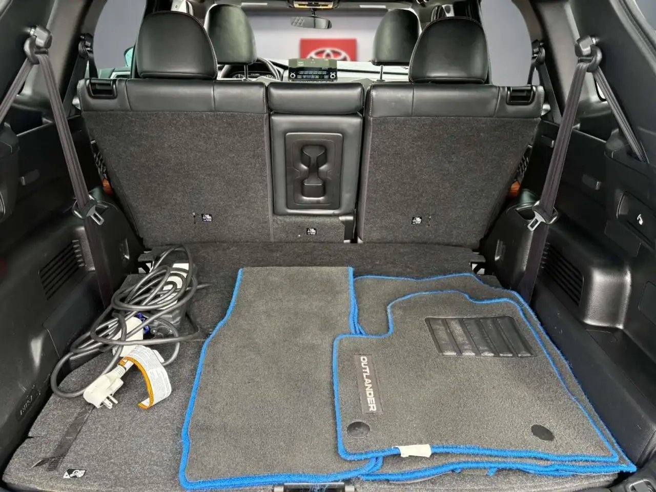 Mitsubishi Outlander снимка Mitsubishi Outlander