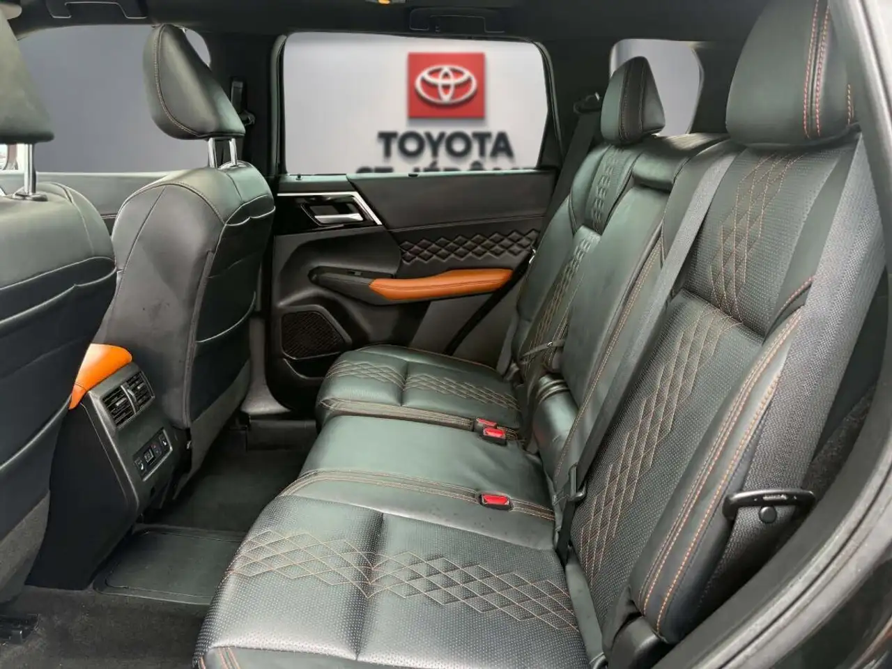 Mitsubishi Outlander снимка Mitsubishi Outlander