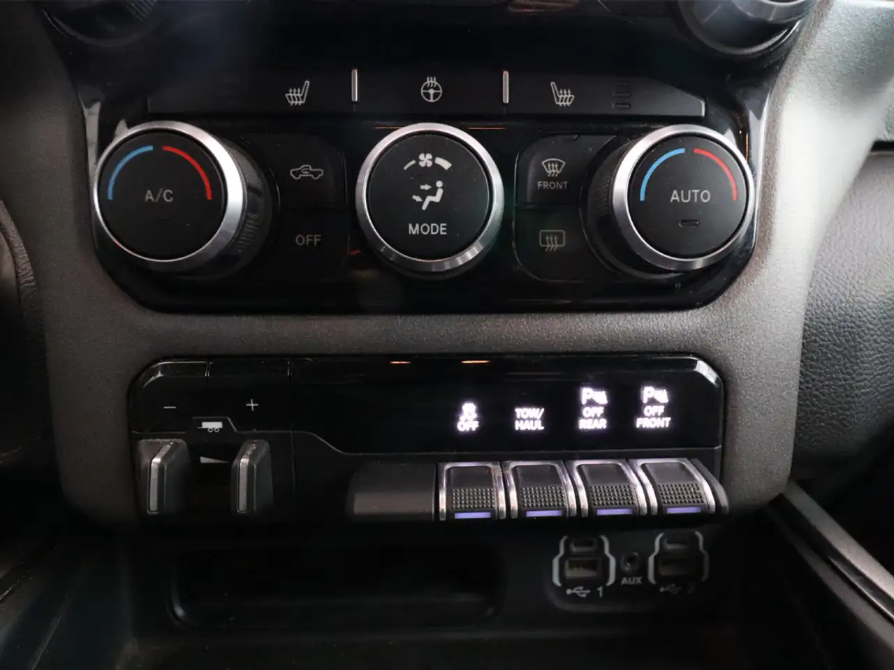 RAM 1500 снимка RAM 1500