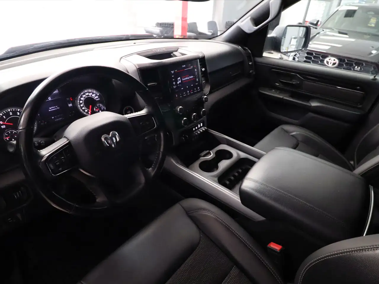 RAM 1500 снимка RAM 1500