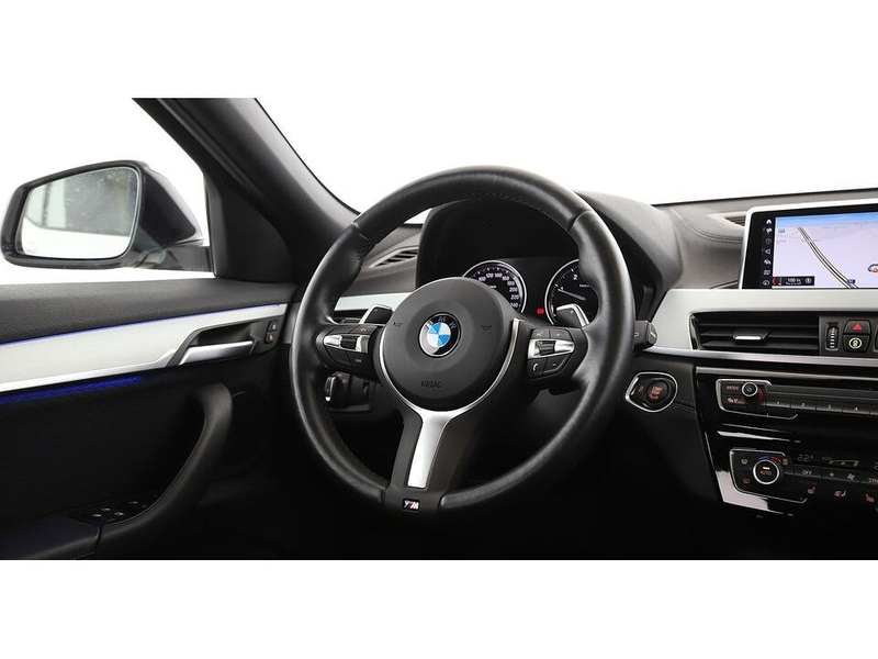 BMW X2 20d sDrive M-Sport Aut LED SKY AHK LEDER NAVI — photo 12