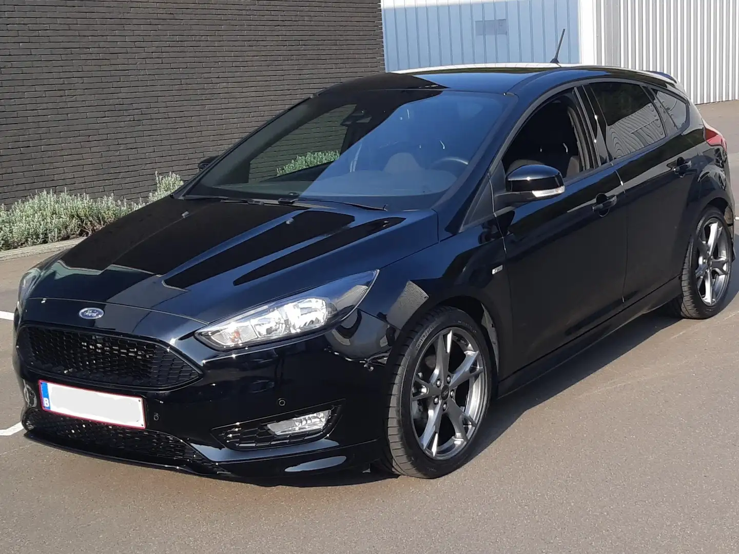 Ford Focus Focus 1.5 TDCi ST Line Zwart - 1