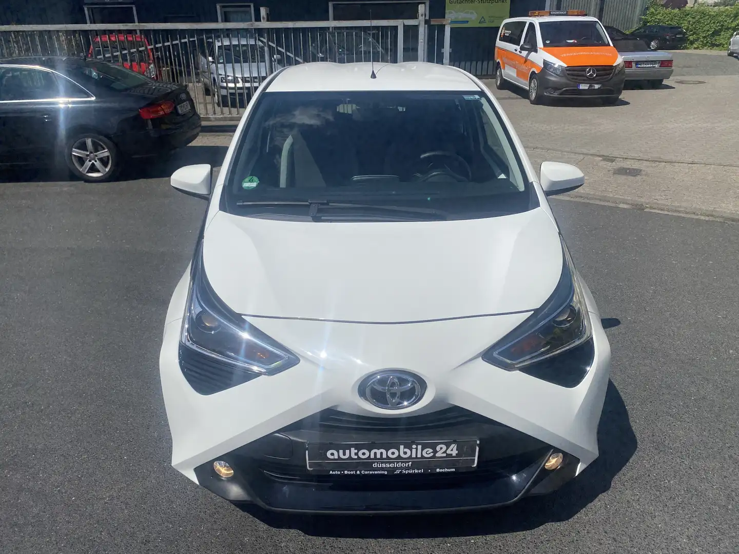 Toyota Aygo x-play club Biały - 2