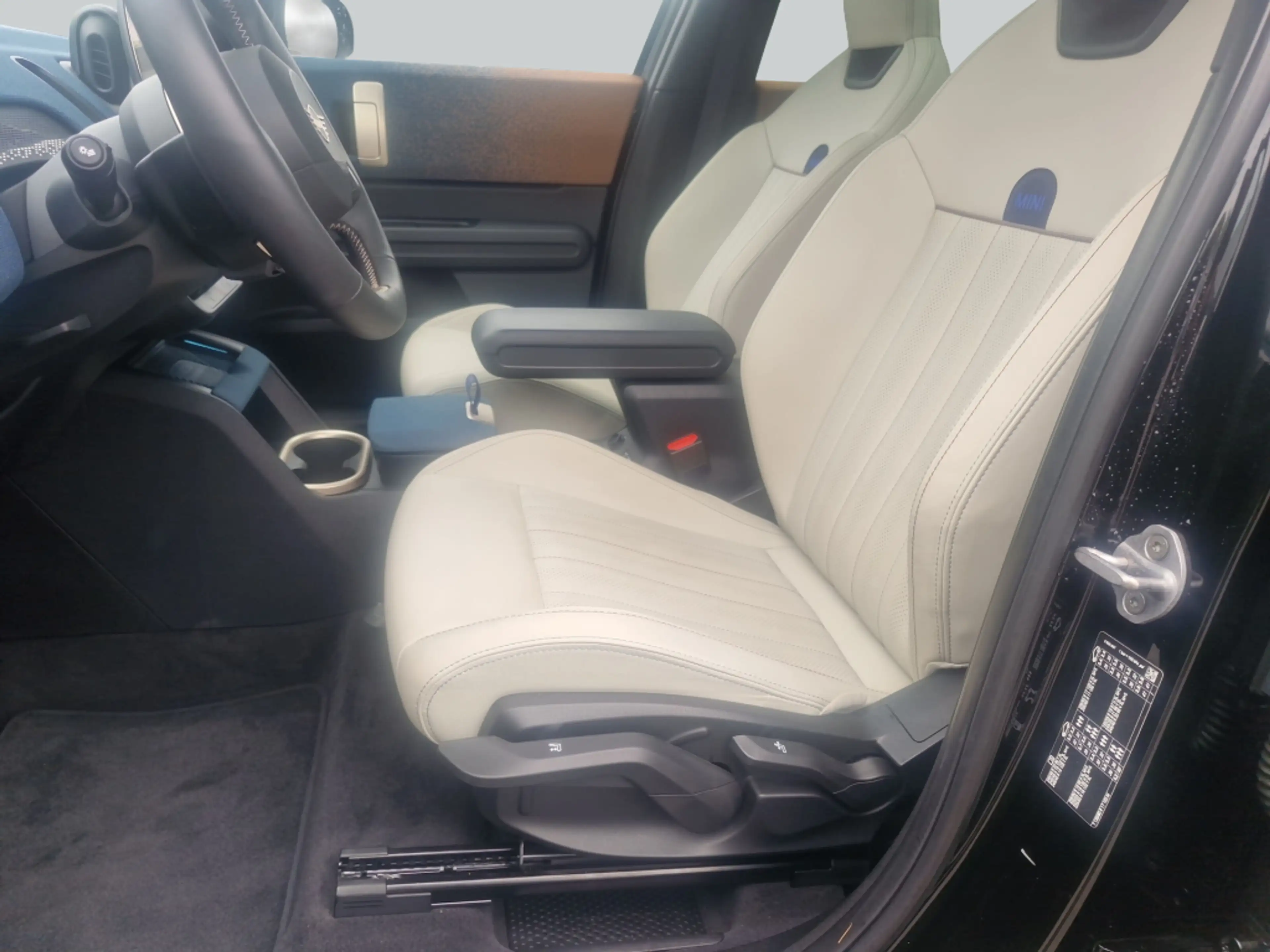 MINI Countryman C Countryman C Essential Trim — photo 11