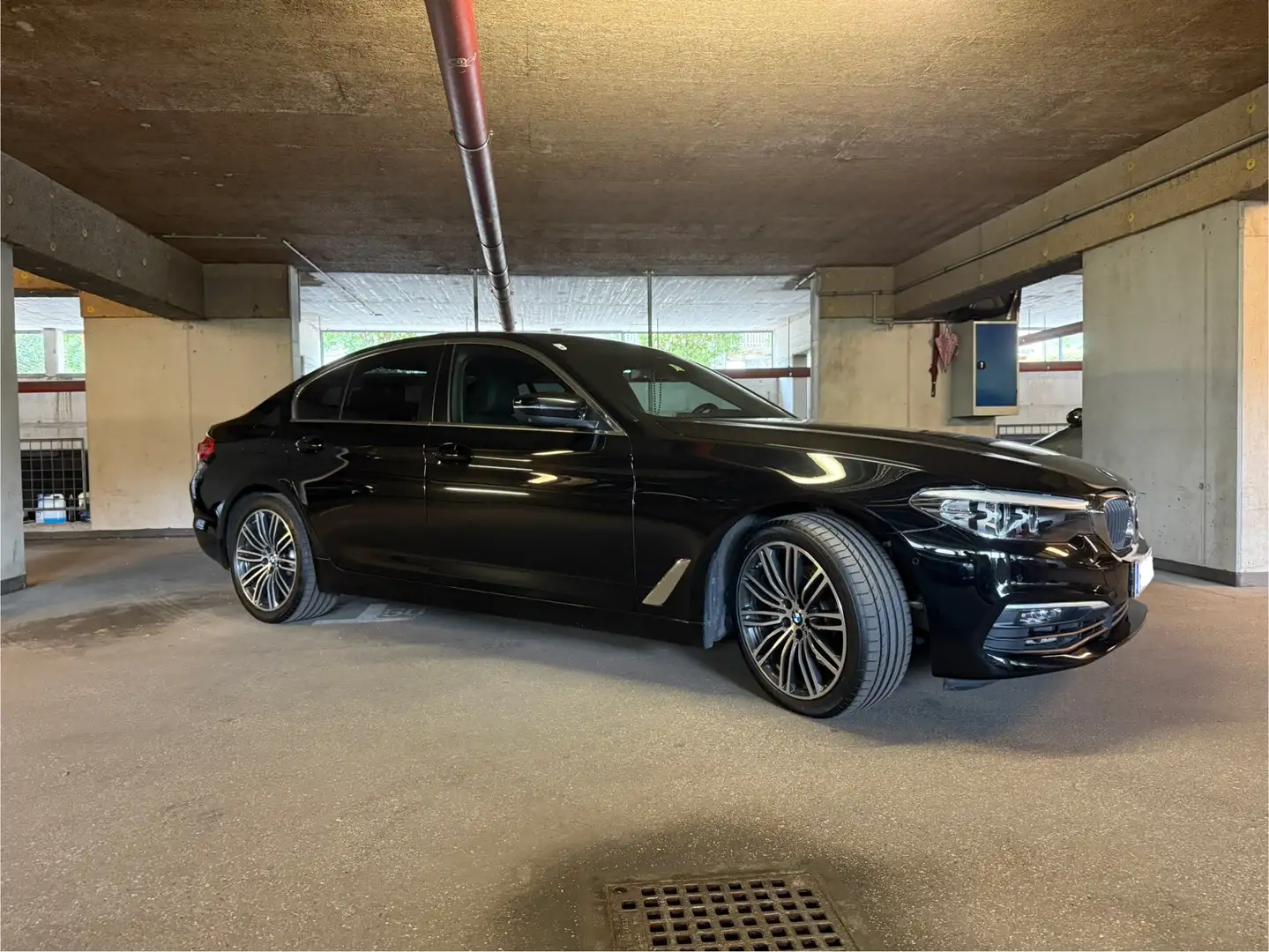 BMW 520 520d Aut. Schwarz - 1