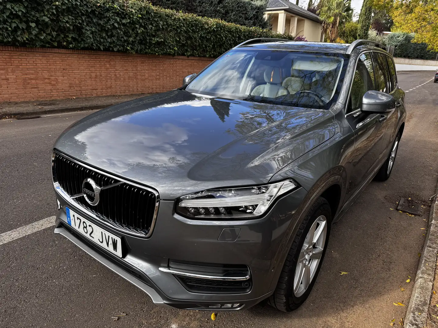Volvo XC90 2.0 D5 Momentum Auto 235cv (2106) 7 plazas - 1