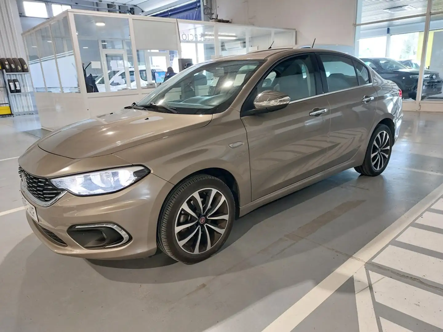 Fiat Tipo Sedán 1.6 Multijet II Lounge Beige - 2