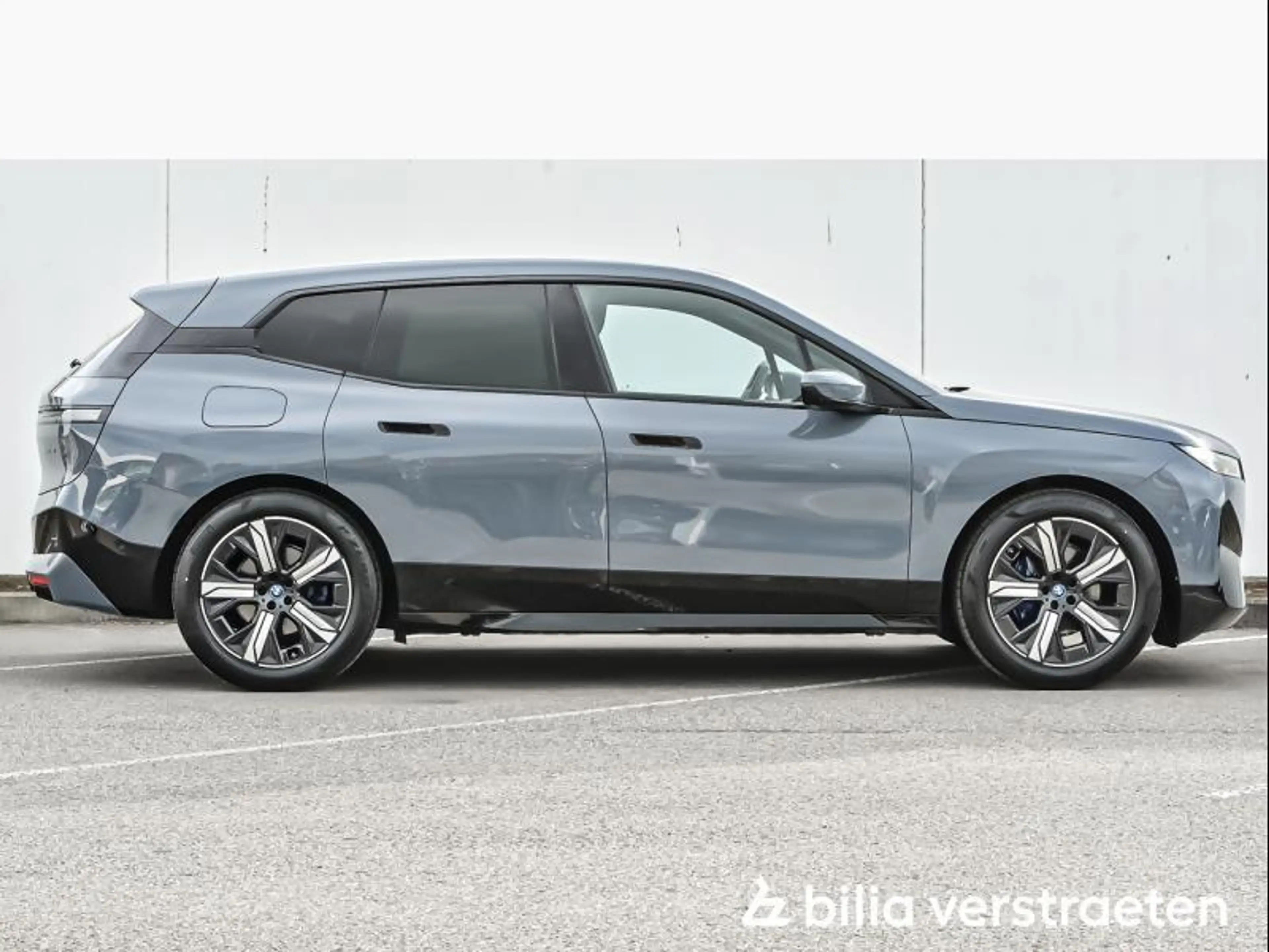 BMW iX Sky Lounge-Sportpack-Laser — photo 3