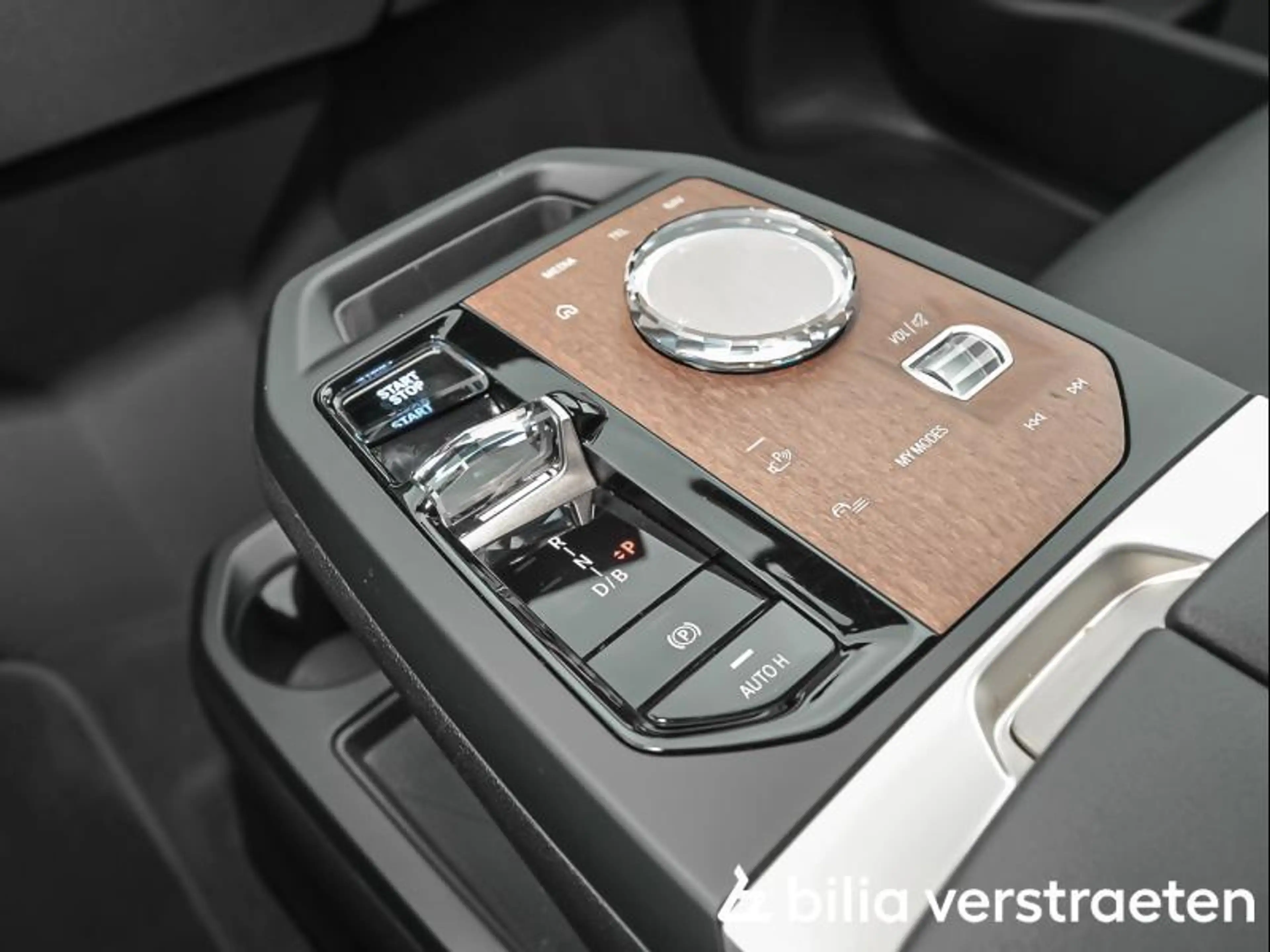 BMW iX Sky Lounge-Sportpack-Laser — photo 11