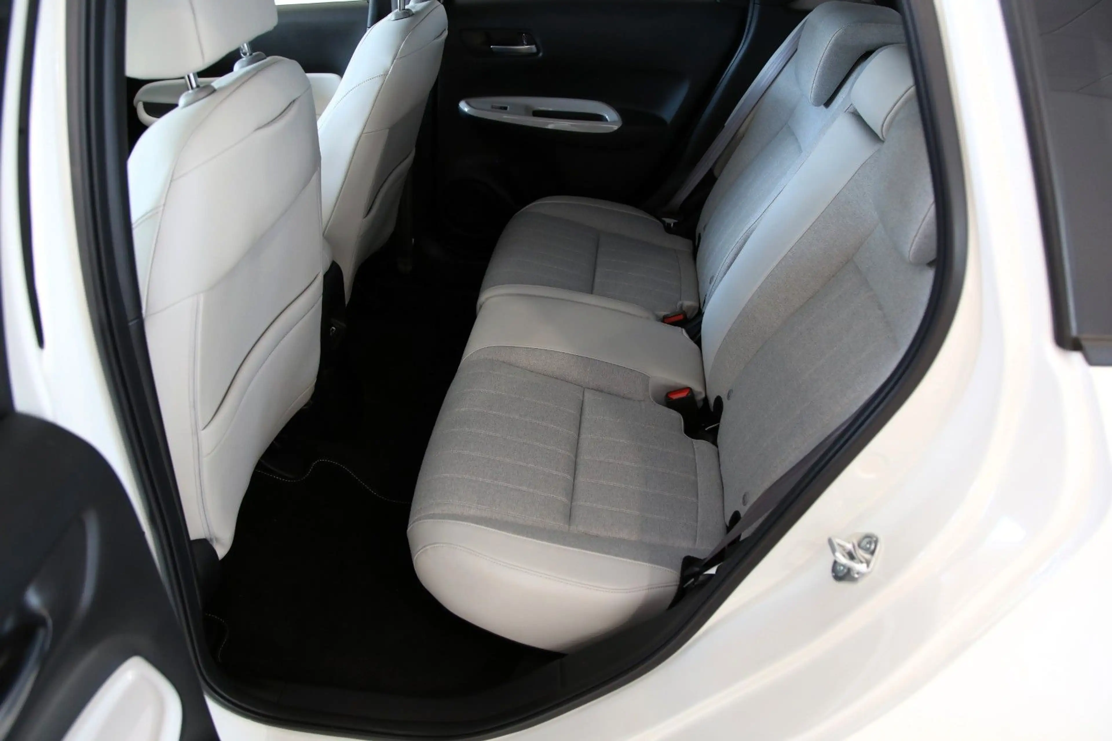 Honda Jazz 1.5 i-MMD Hybrid Executive RFK DAB Navi SHZ — photo 6