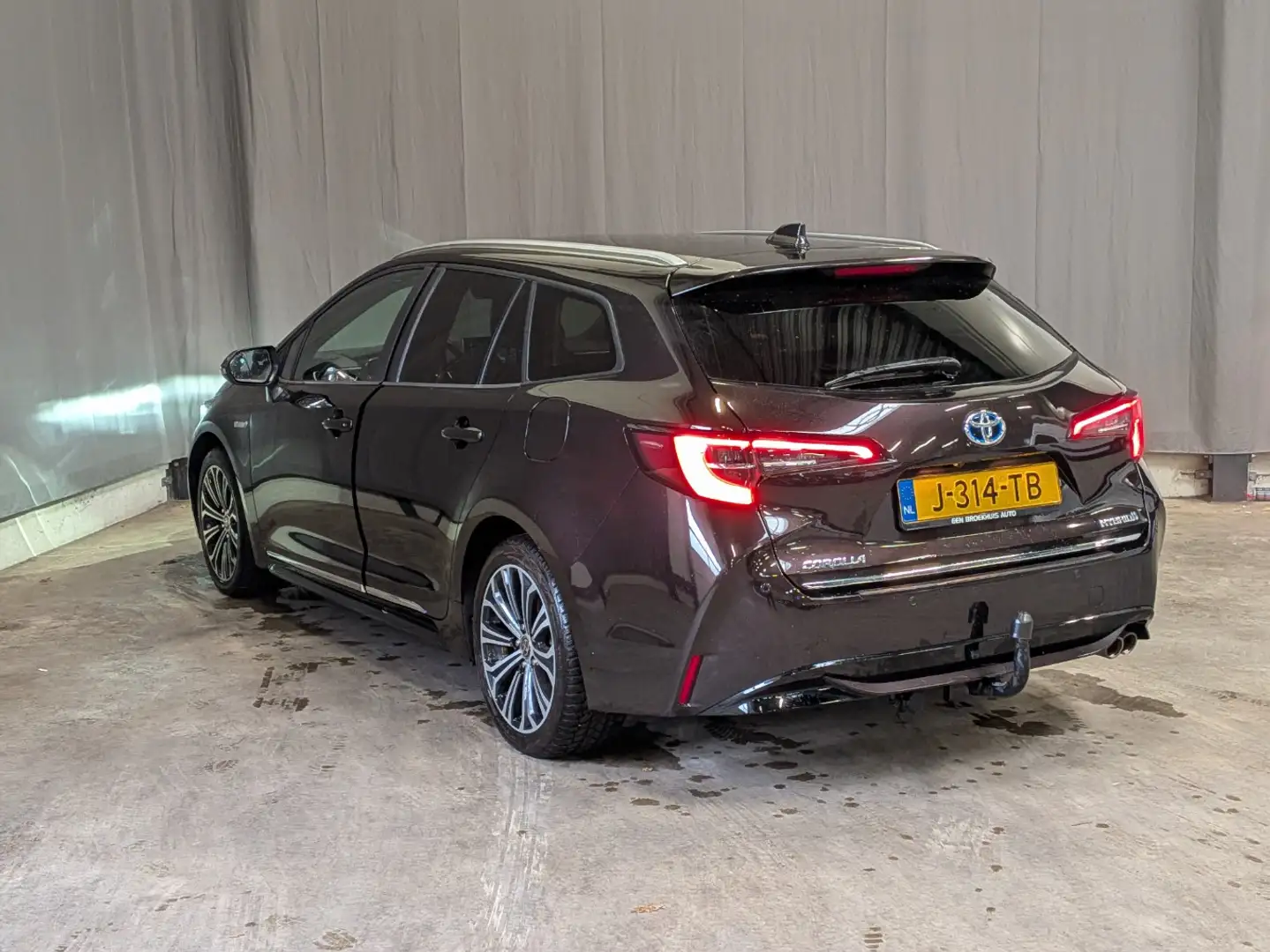 Toyota Corolla Touring Sports 2.0 Hybrid Business Plus | Trekhaak Brun - 2