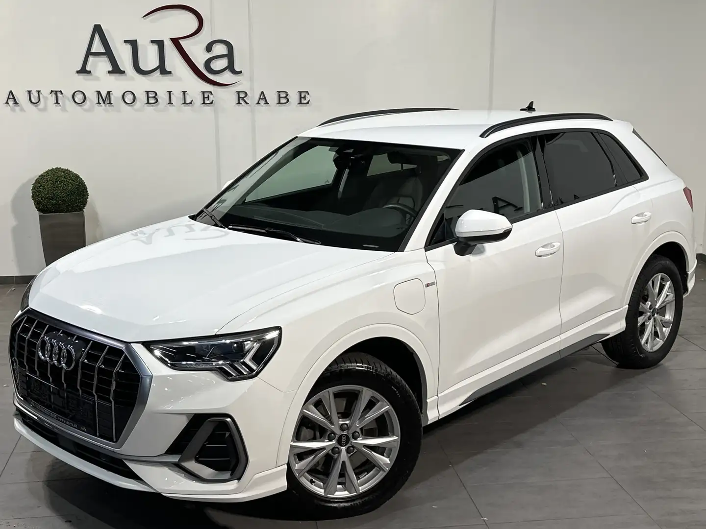Audi Q3 45 TFSI e S-Line NAV+LED+VCOCK+DAB+SHZ+1HD+PP Weiß - 1