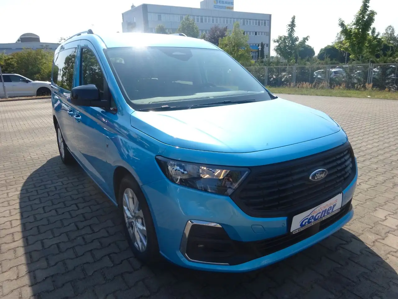 Ford Grand Tourneo 2026 — фото 10
