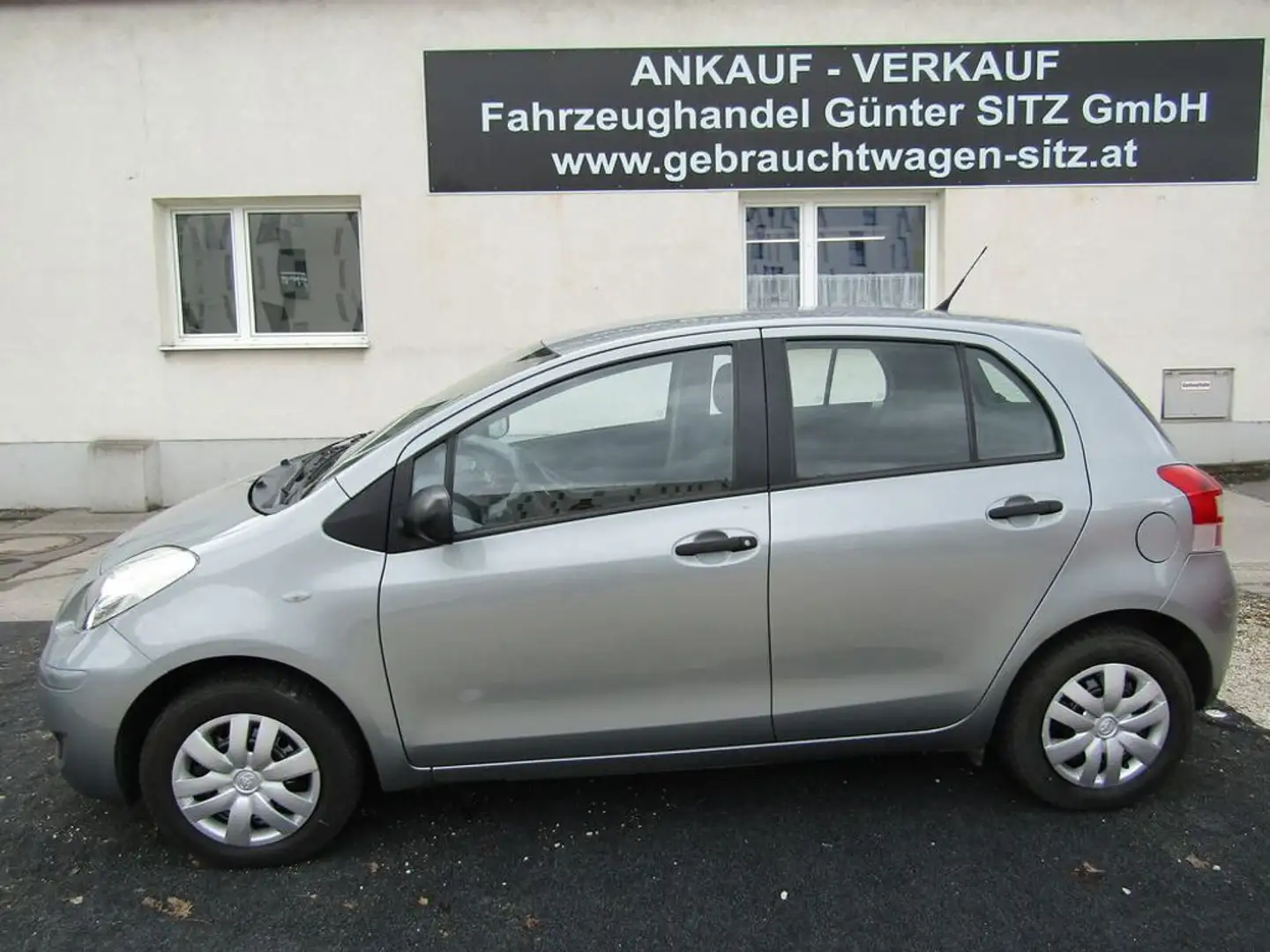 Toyota Yaris Sol Silber - 2