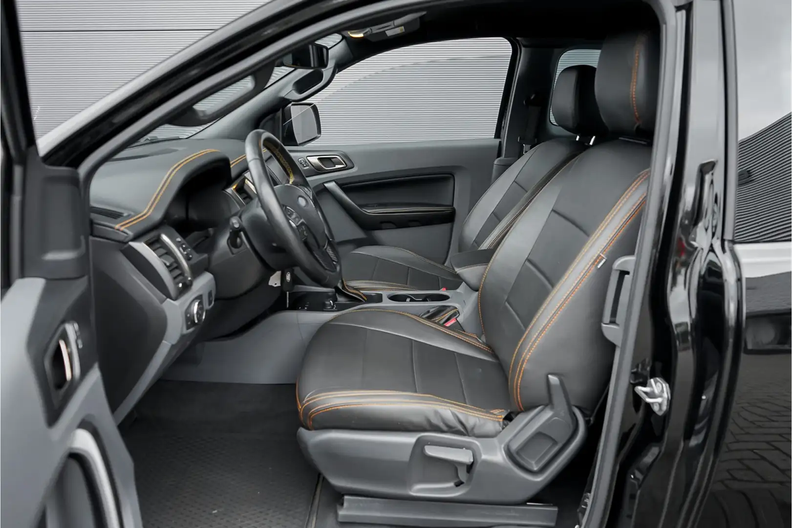 Ford Ranger 3.2 TDCi Wildtrak Supercab Raptor Uitlaat Marge 1e Zwart - 2