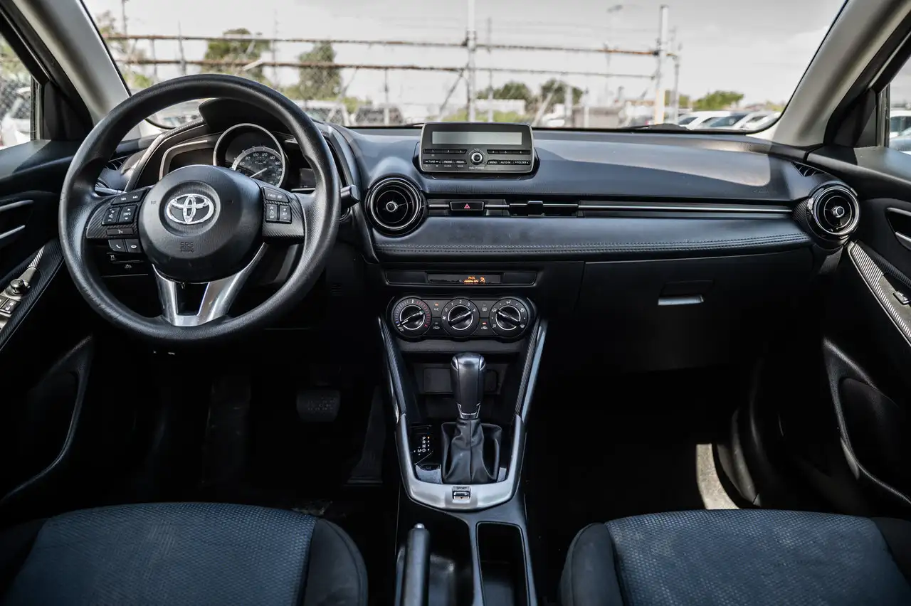 Toyota Yaris снимка Toyota Yaris