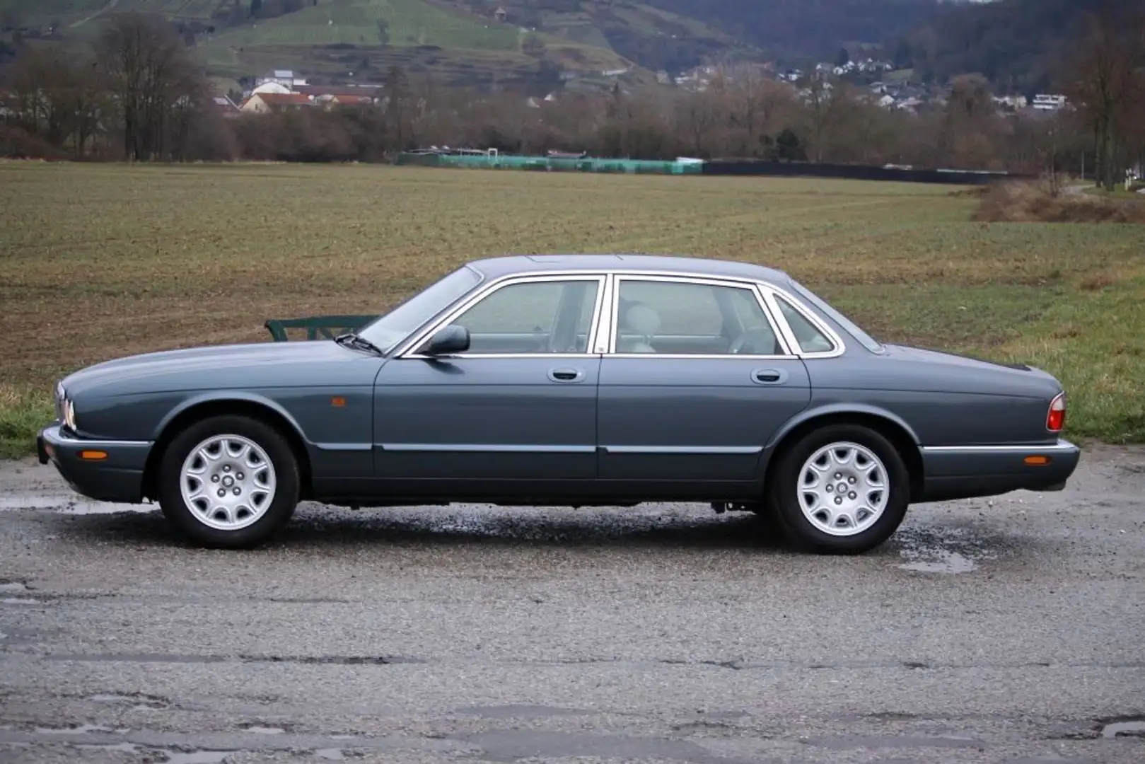 Jaguar XJ 4.0 Sovereign 3 Jahre Garantie aus 1.Hand Gris - 1