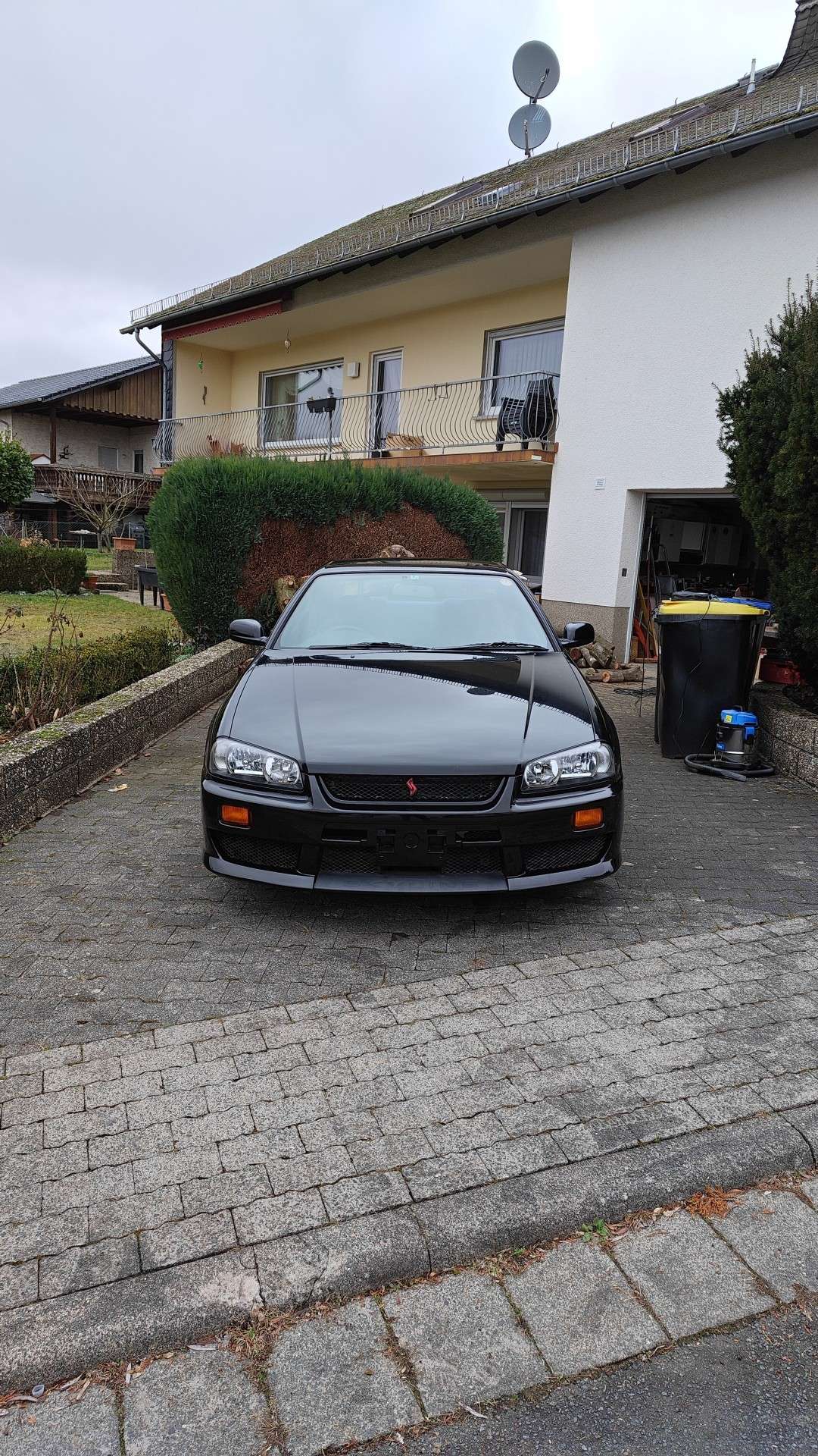 Second hand Nissan Skyline 