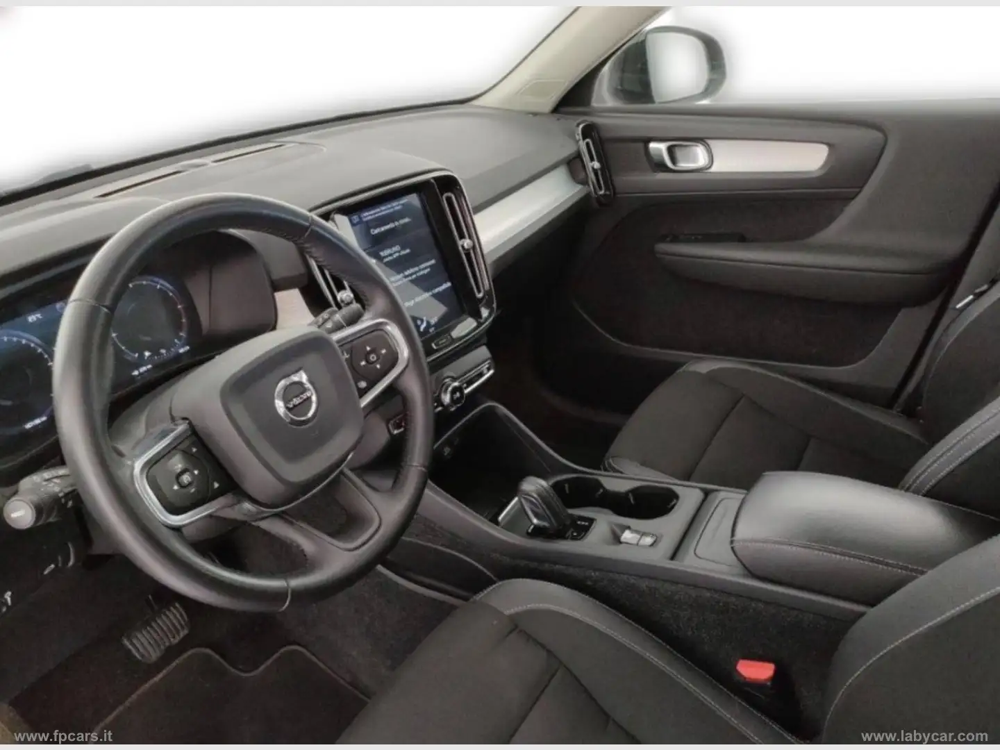 Volvo XC40 D3 Geartronic R-design TETTO APRIBILE Nero - 2