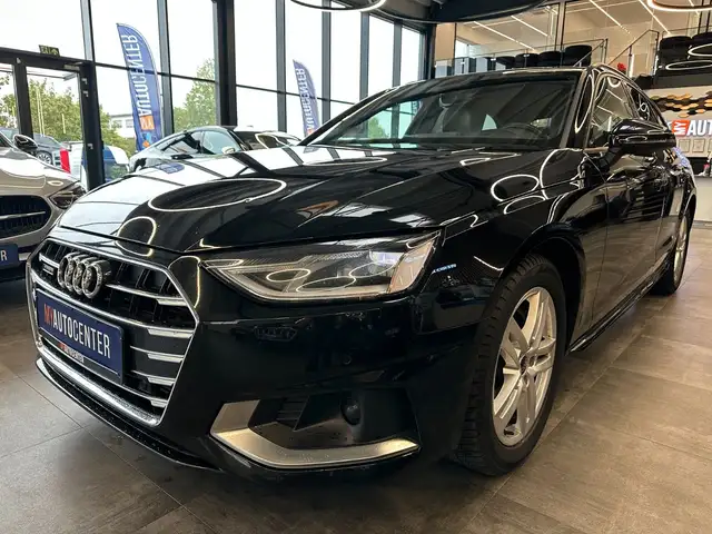 Audi A4 view 4