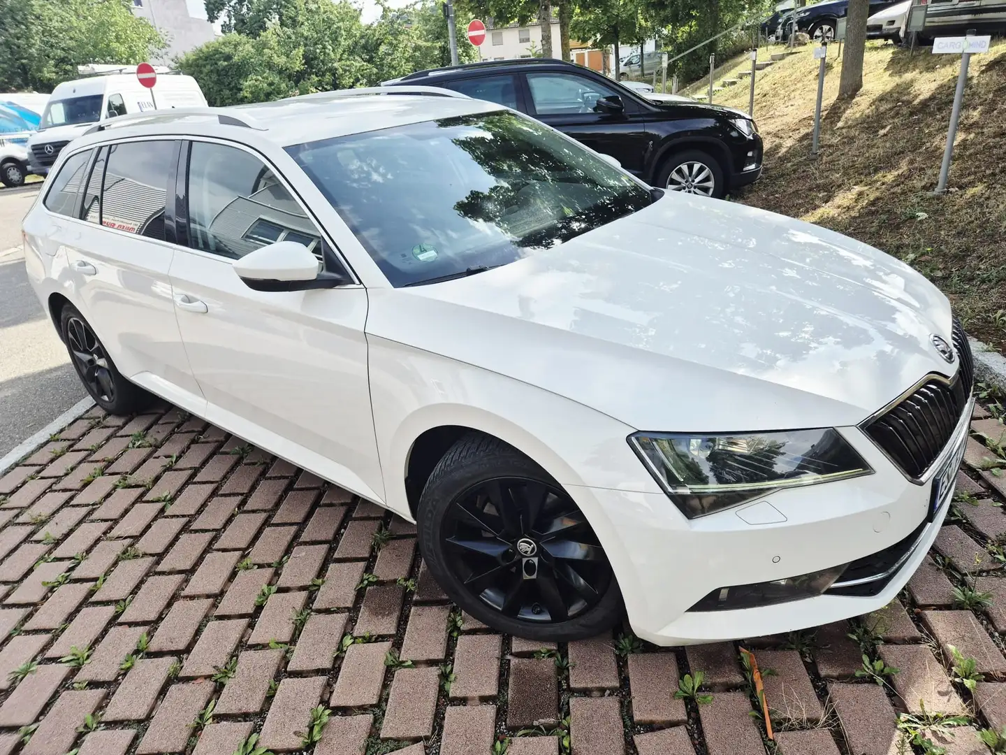 Skoda Superb Superb Combi 2.0 TDI DSG Style Weiß - 1