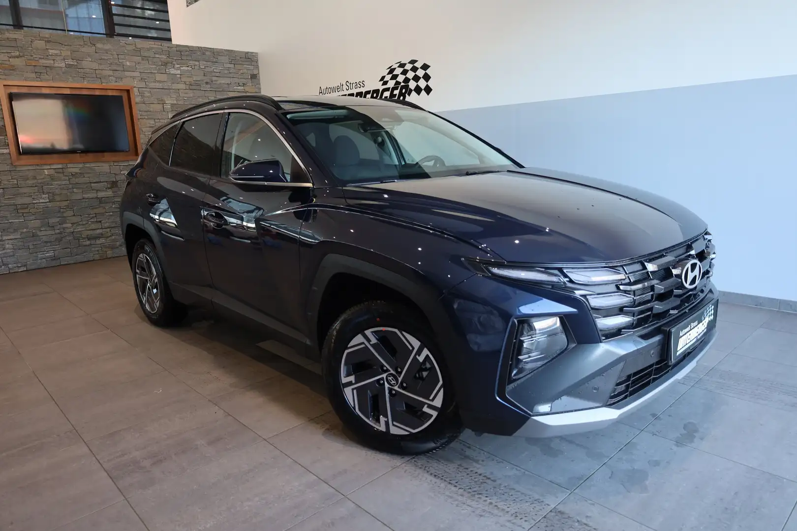 Hyundai TUCSON NX4 Jubile 1,6 T-GDi HEV 4WD AT Blau - 1