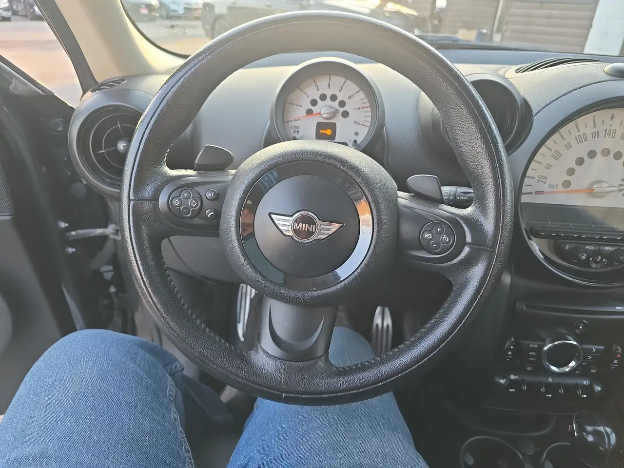 MINI Cooper Countryman снимка MINI Cooper Countryman