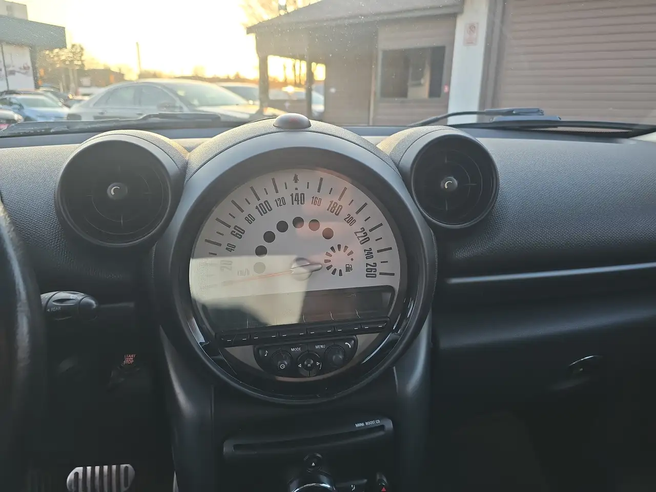 MINI Cooper Countryman снимка MINI Cooper Countryman