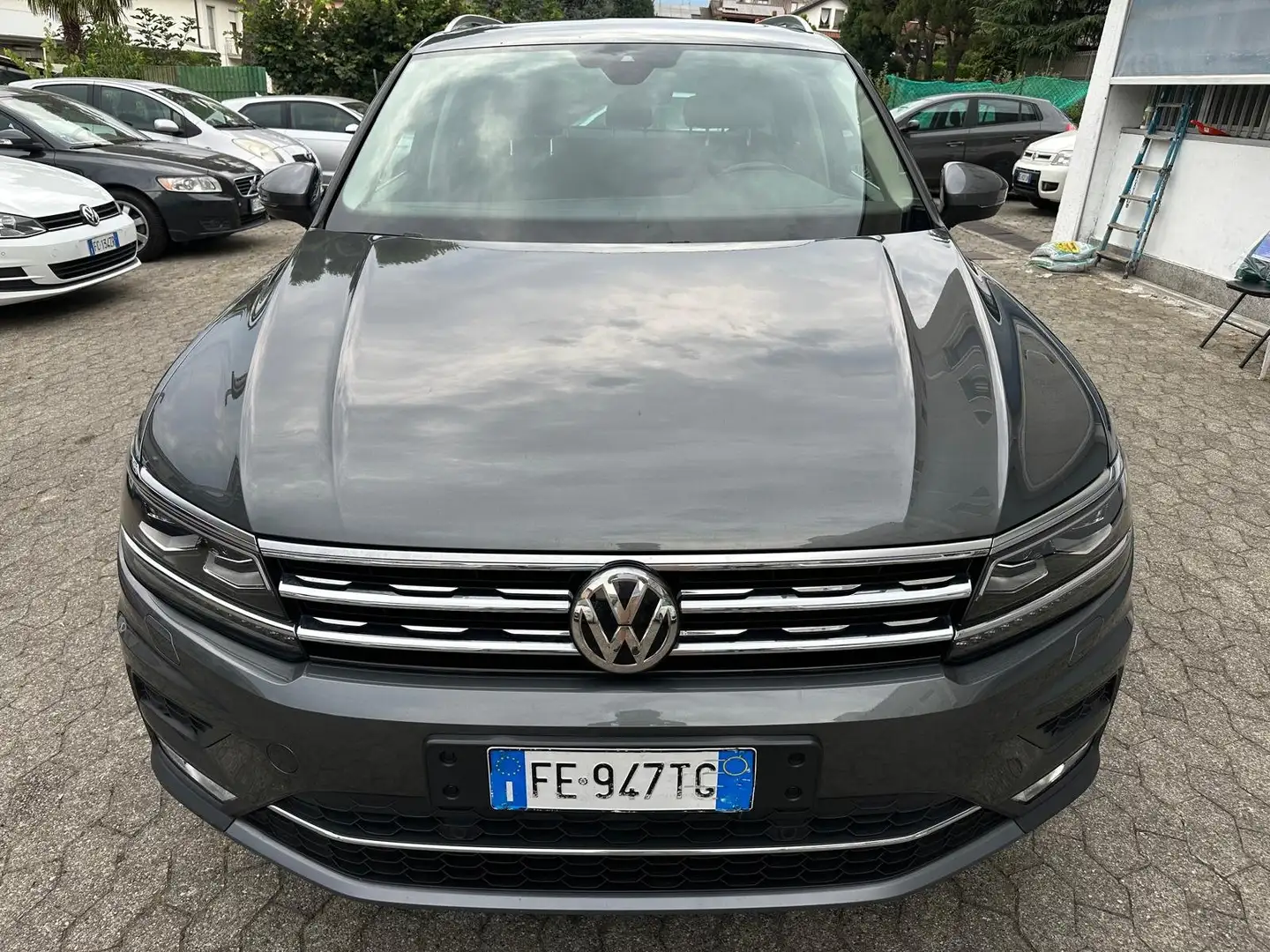 Volkswagen Tiguan Tiguan II 2016 2.0 tdi Executive 4motion 150cv dsg Grigio - 1