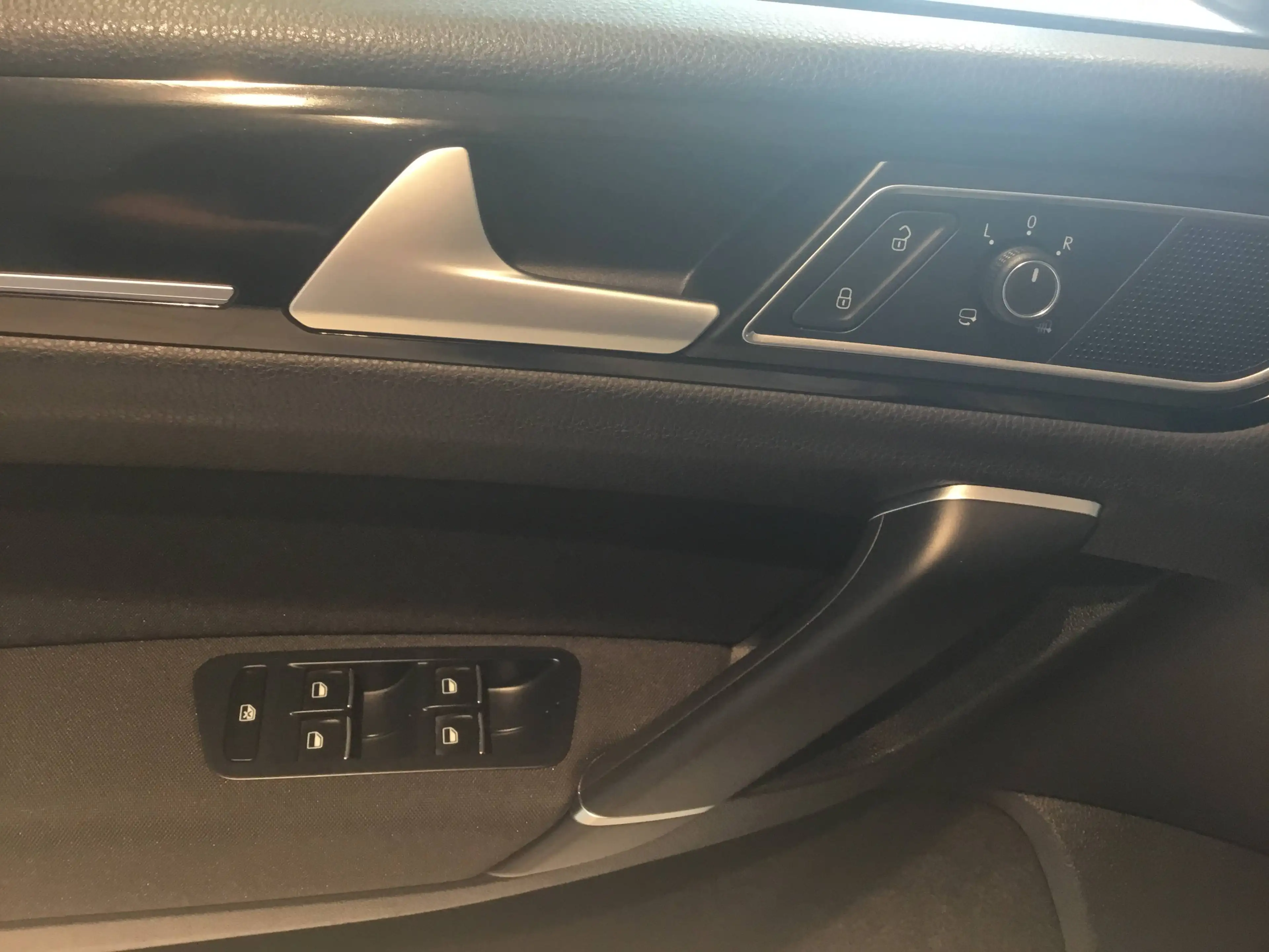 Volkswagen Golf Sportsvan 1,6 Highline TDI DSG — photo 12
