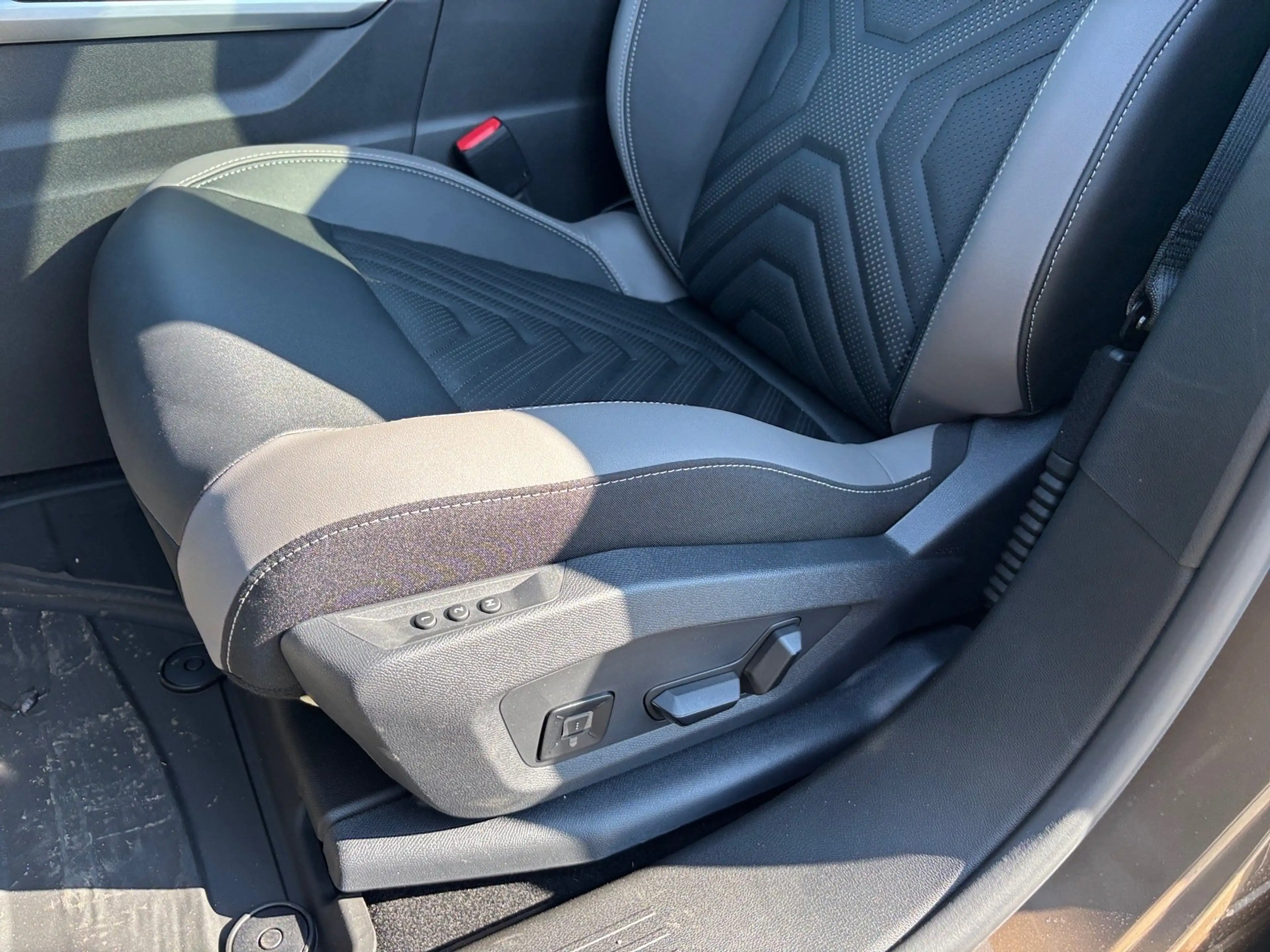 Jeep Compass eDCT 1.2 W First Edition 2xKlima AUT LED — photo 8